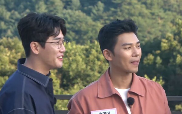 안동고등학교 선후배 사이인 지승현(오른쪽)과 영탁 [사진=빅웨일엔터테인먼트 공식 유튜브]