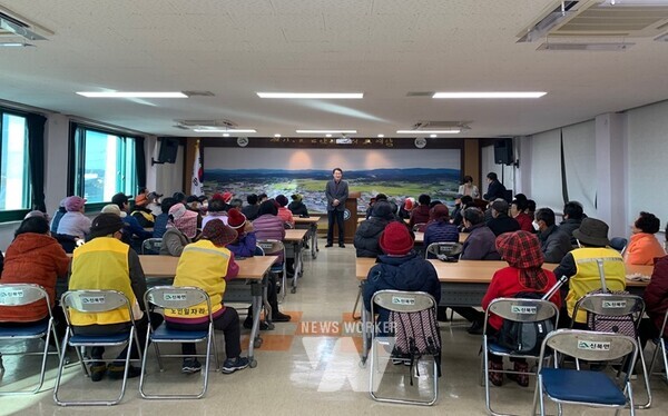 전남 영암군 신북면이 지난 8일 면행정복지센터에서 노인일자리사업 참여자 60여 명이 참석한 가운데 ‘2024년 노인일자리 및 사회활동지원사업 발대식’을 개최했다.