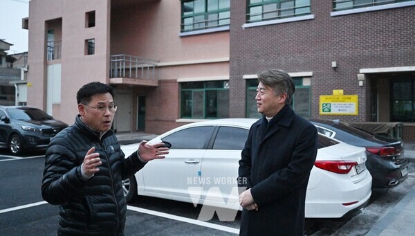 김이강 서구청장은 10일 오전 금호초등학교 공유주차장을 방문해 운영현황을 살피고 이용주민 및 학교 관계자 의견을 청취했다.