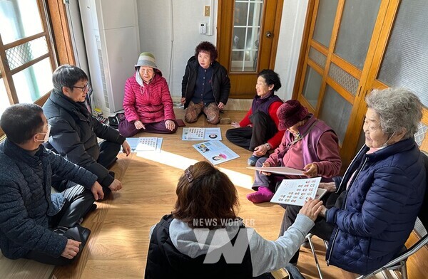 광주시 광산구 어룡동 어르신들의 삶과 이야기를 담은 특별한 인생책이 나와 눈길을 끈다.
