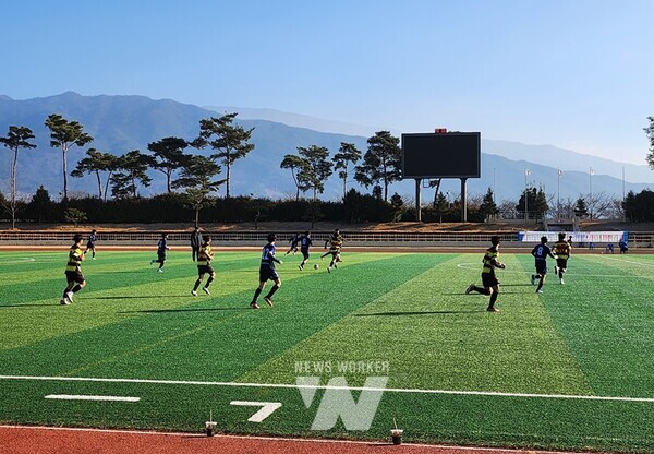 전남 구례군은 지난 5일부터 시작한 스토브리그 대회에 참가한 선수들의 열기로 뜨겁다.