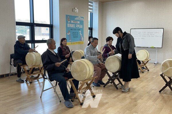 전남 곡성군은 지역주민을 대상으로 오는 15일부터 25일까지 ‘2024년 상반기 국악교실’에 참여할 수강생 130명을 선착순 모집한다