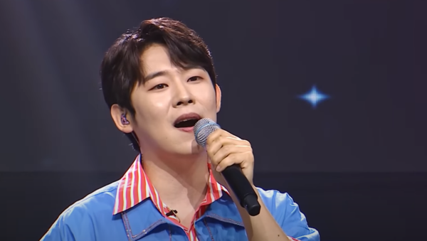 이찬원의 '시절인연'을 들려주는 진욱 [사진=미스 앤 미스터 트롯]