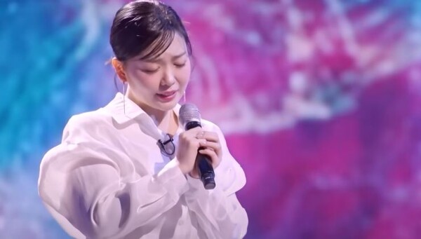 진지함이 돋보인 요요미의 '비나리' 무대 중에서 [사진=MBN MUSIC]