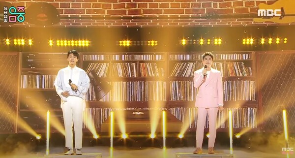 가수 임영웅과 영탁의 '옛사랑' 무대 중에서 [사진=MBC예능 공식 유튜브]