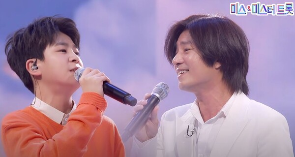 정동원과 임태경의 아름다운 화음이 돋보인 '천 개의 바람이 되어' 무대 [사진=미스 앤 미스터 트롯]