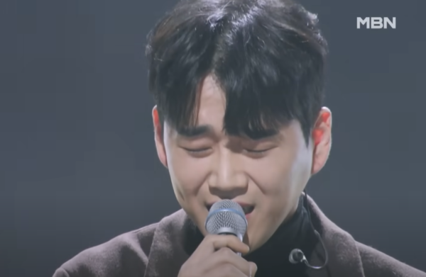 가수 황영웅의 '인생아 고마웠다' 무대 중에서 [사진=MBN MUSIC]