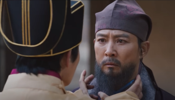 호족제 철폐의 뜻을 막는 강감찬의 목을 조르려는 현종 [사진=KBS 2TV '고려거란전쟁' 캡처]