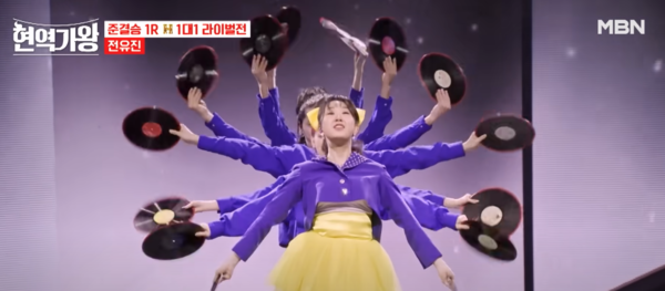 전유진의 '남이가' 무대에서 등장한 현란한 JP판 댄스