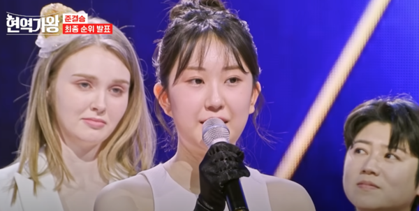 팬덤이 단단하기로 유명한 전유진. '현역가왕' 준결승 1, 2라운드 총점 1위에 오른 뒤 "저는 많이 부족하다. 1등에 걸맞는 사람이 되겠다"고 다짐했다. 팬덤 역시 가수의 역량이라고 보는 팬도 많다. [사진=MBN MUSIC]