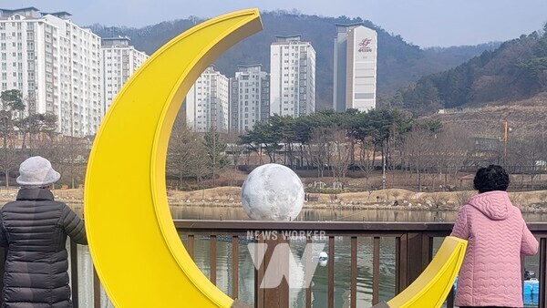 물빛근린공원 보름달 주간 사진