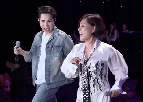 김희재와 한혜진의 '웬 위 디스코' 무대 중에서 [사진=더 트롯 보라고 공식 유튜브]