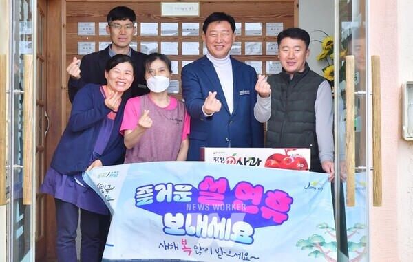 전남 장성군이 지난 5일 설 명절을 맞아 지역 내 사회복지시설과 유관기관을 위문했다.