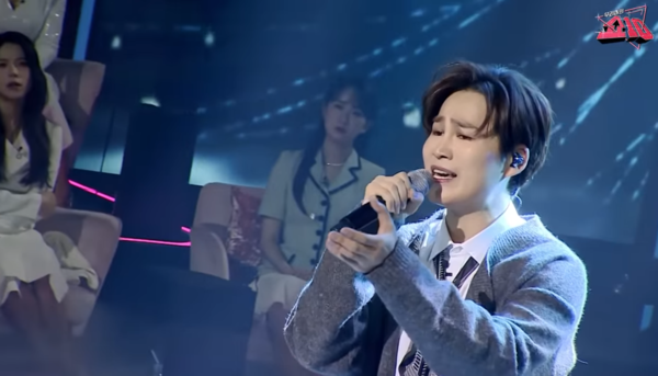 김희재의 중저음과 감정 표현으로 완성된 '흔적' 무대 [사진=더트롯보라고 공식 유튜브]