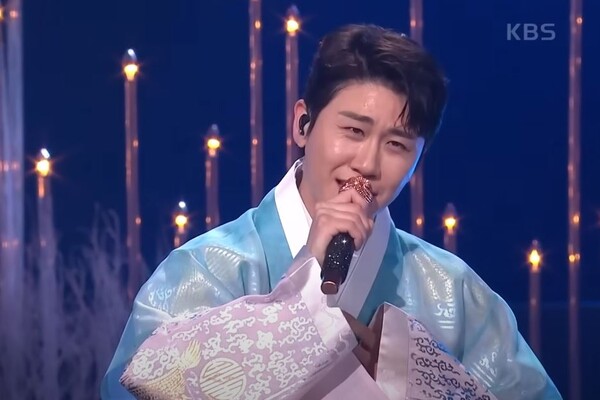 '폼미쳤다'부터 '찐이야'까지...설 '열린음악회' 접수한 영탁 무대 20만 돌파