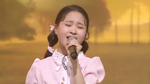 김다현의 '옛 시인의 노래' 무대 중에서 [사진=미스 앤 미스터 트롯]