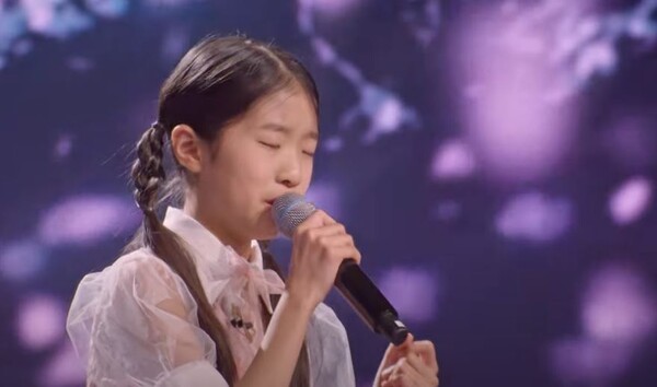 송가인의 '어머님 사랑합니다'를 선보이는 빈예서 [사진=미스 앤 미스터 트롯]