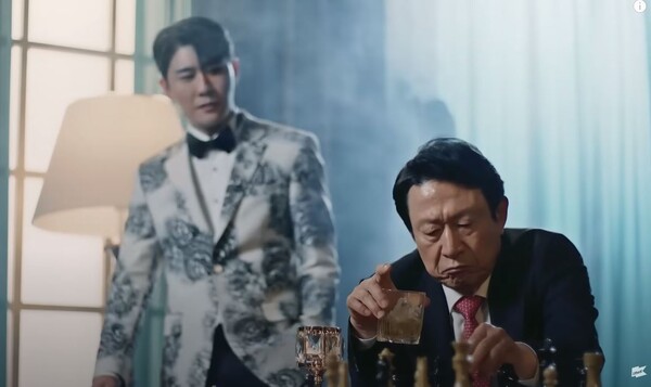 영탁의 '신사답게' 뮤직비디오에 출연한 배우 김응수 [사진=원더케이(1theK) 공식 유튜브]