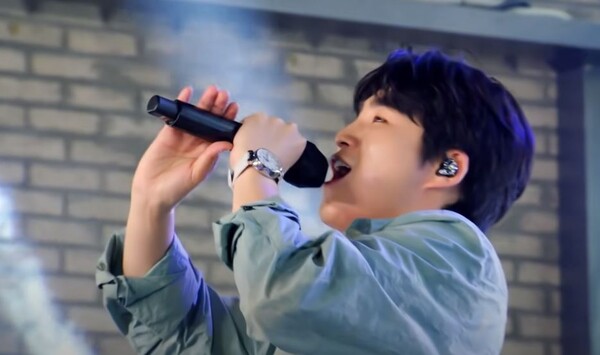 가수 김희재의 '보여줄게' 무대 중에서 [사진=미스 앤 미스터 트롯]