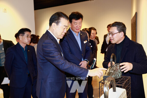 기획전 개막식에는 구복규 화순군수와 하성동 화순군의회 의장, 화순 지역 문화예술 단체 대표 등이 참석했다