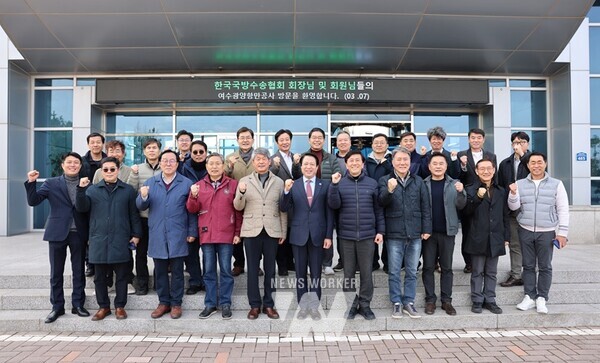 여수광양항만공사(사장 박성현, 이하 공사)는 지난 7일 한국국방수송협회 박래문·이종구 공동회장 등 회원사 30여 명을 초청해 YGPA 항만물류 아카데미를 운영했다