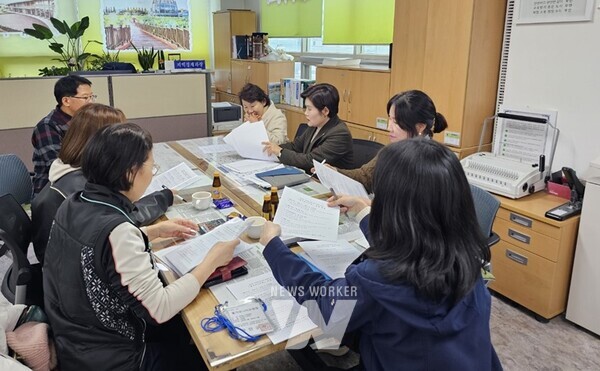 전남 무안군(군수 김산)은 지난 6일 물가동향 조사와 착한가격업소 관리를 위한 물가모니터요원 5명을 위촉했다.