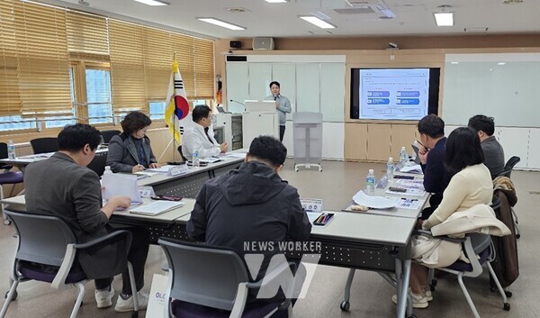 6일 전라남도교육청교육연구정보원에서 전남국제직업고등학교 운영 방안 연구용역 착수보고회가 진행되고 있다.