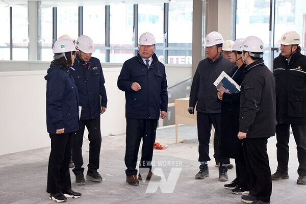 복합문화센터 보건소 건립 현장을 방문한 김산 군수