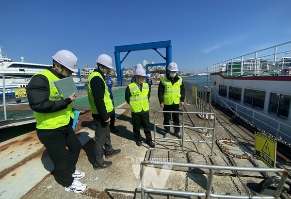 여수광양항만공사(사장 박성현, 이하 공사)는 해빙기를 맞아 공사가 관할하는 다중이용시설인 여수연안·엑스포여객선터미널과 엑스포소형선부두에 대해 안전점검을 실시했다