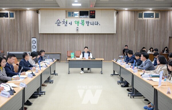 전남 순천시(시장 노관규)는 19일 청렴 운영 체계인‘청렴 TF팀’을 구성하고 부서 청렴시책 보고회를 개최했다