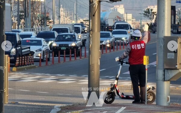 퇴근길 지지를 호소하는 이정현 후보
