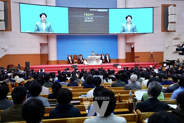 강기정 광주광역시장이 31일 송정중앙교회에서 열린 부활절 연합예배에 참석해 축하말씀을 하고 있다. /광주광역시 제공
