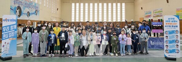 광주시 서구(구청장 김이강)가 국가대표로 활약하고 있는 서구청 펜싱선수단과 함께하는 펜싱교실을 개강한다