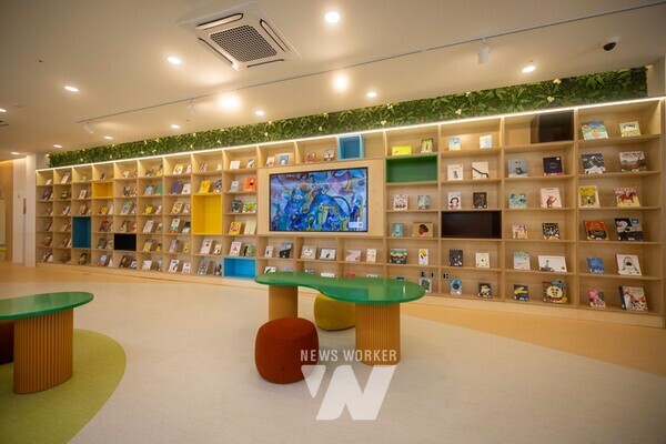 전남 곡성군은 오는 12일, 도서관의 날에 맞춰 곡성읍에 ‘곡성어린이도서관'을 개관하고 본격적인 운영에 들어간다