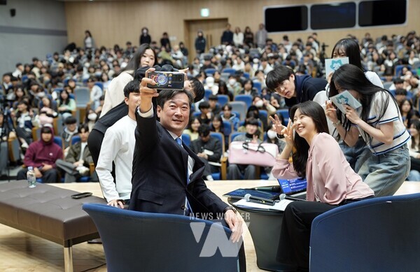 국립목포대학교(총장 송하철) 교육혁신본부가 주최하는 '총장님 답해주세요!' 토크 콘서트가 지난 2일(화) 70주년기념관 청강아카데미아홀에서 열렸다
