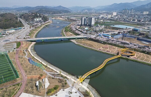 황룡강의 봄 전경. 5월 24~26일 길동무 꽃길축제가 열린다
