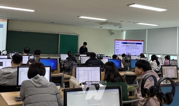 광주시교육청은 지난 6일 광주교육연수원에서 중등 사회(도덕)·과학과 교원 215명 대상으로 출제 역량 강화 연수를 실시했다.