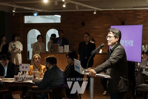 2024년 문화예술진흥기금사업 전담심의위원 위촉식에서 인사말하는 정병국 위원장