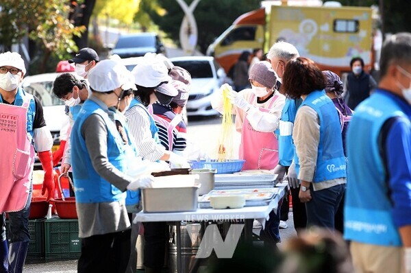 2023년 10월 우산주공3단지 사랑의 밥차 운영 배식준비 모습