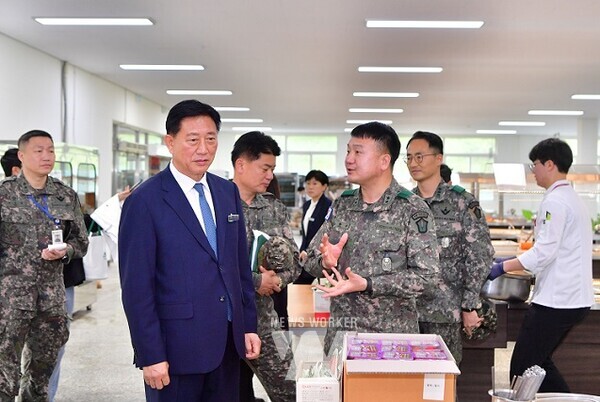 장성군이 지역 외식업체와 함께 상무대 장병에게 특식을 제공했다