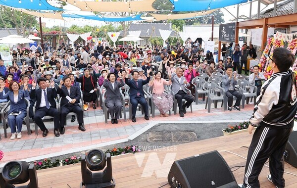 지난해 병영시장 일원에서 불금불파 행사가 성황리에 개최되고 있다.