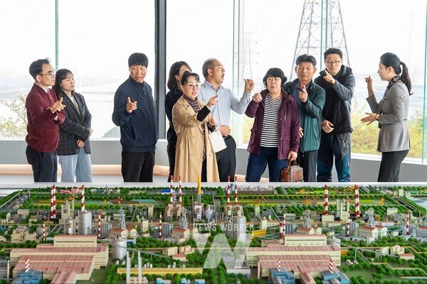 광양제철소가 수어를 활용한 청각장애인 초청 견학을 실시했다.