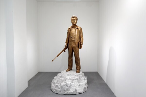 5‧18 시민군 대변인 윤상원 열사의 정신을 공동체로 꽃피게 할 천동마을 민주커뮤니티센터 ‘윤상원 기념관’이 문을 열었다. (윤상원 열사 전신상)