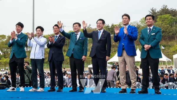 제63회 전라남도체육대회가 지난 17일 영광스포티움 종합운동장에서 개회식을 시작으로 오는 20일까지 4일간의 열전에 돌입했다.