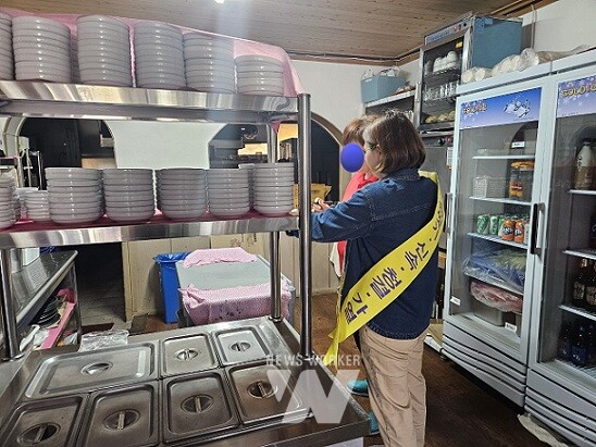 함평군이 제26회 함평나비대축제를 앞두고 관내 식품접객업소 대상 위생점검 강화 및 바가지요금 근절에 나섰다