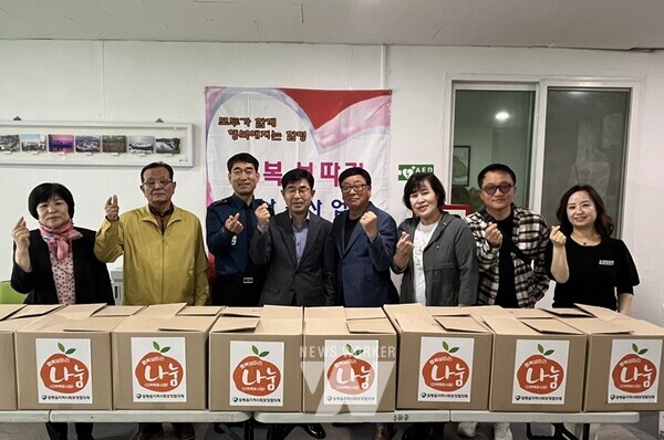 전남 함평군 함평읍 지역사회보장협의체(민간위원장 김행구, 공공위원장 안상만)는 22일 지역특화사업인 ‘행복보따리 나눔 사업’을 추진했다