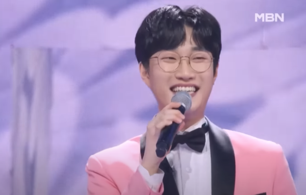 가수 공훈의 내공이 빛난 '돌팔매' 무대 중에서 [사진=MBN MUSIC]