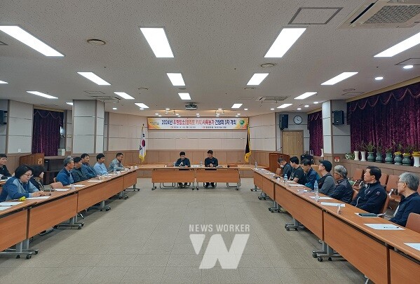 함평군이 유전체 분석 사업 추진 및 우량 암소 장려금 지급 등 한우 산업을 육성·지원하고 한우 개량 활성화 방안을 마련하기 위해 우량 암소 사육 농가들을 대상으로 간담회를 개최했다