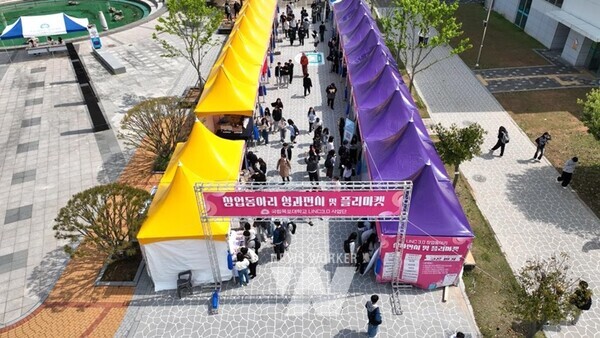 국립목포대학교(총장 송하철) LINC3.0사업단은 지난 22일 도림캠퍼스 분수대 인근에서 ‘2024년 창업동아리 성과전시회 및 플리마켓’을 진행했다