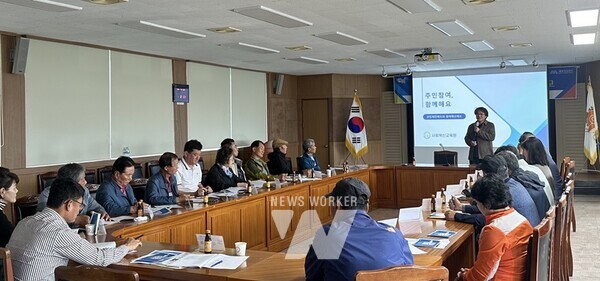 전남 완도군은 도서 지역 주민을 대상으로 ‘주민 참여 제도’ 교육을 진행 중이다.